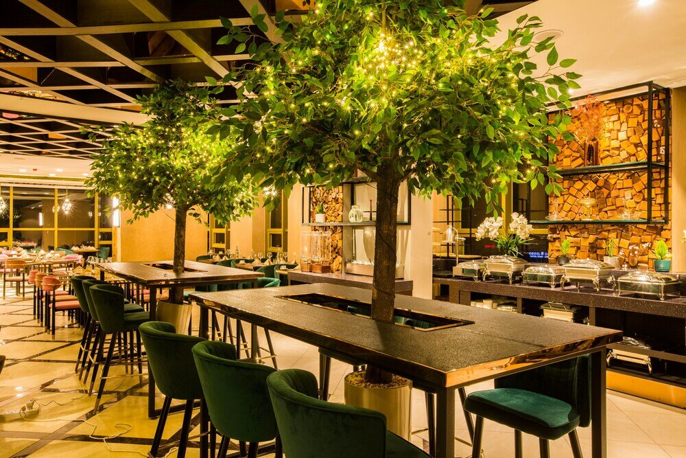 Фото Millennium Plaza Hotel