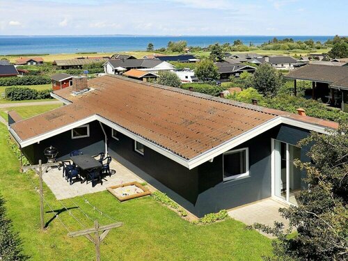 Гостиница 8 Person Holiday Home in Bogense в Миддельфарте