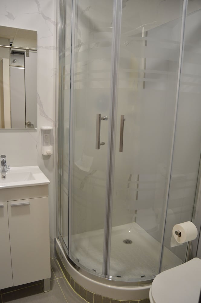 Фото Debod Hostel