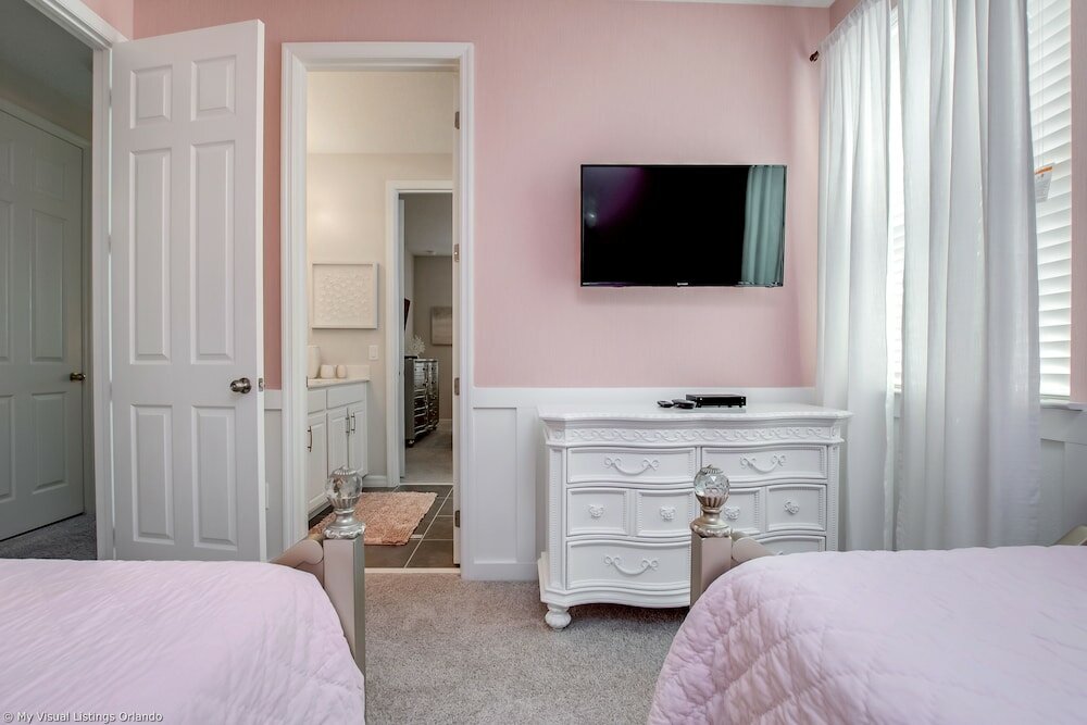 Фото Spectacular 6 Bedroom 5 Bathroom House