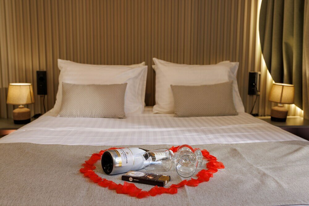 Фото Hersonissos Beach Front Suites