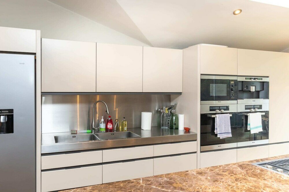 Фото Incredible 5 Bedroom House W/private Garden -wandsworth!