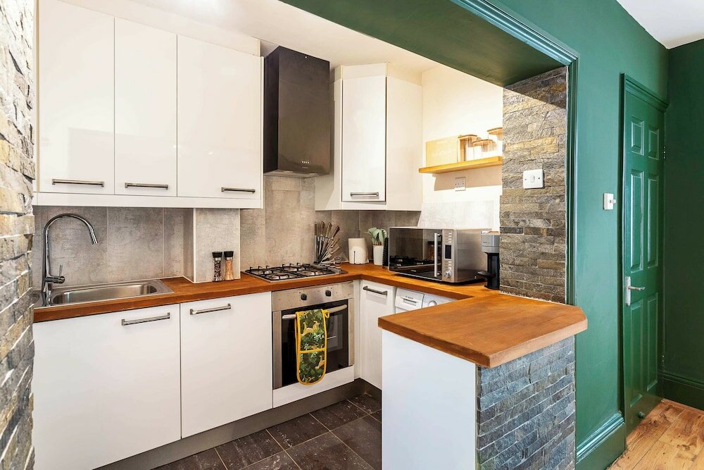Фото Chiswick Gem: Stylish 1-bed Flat for Modern Living