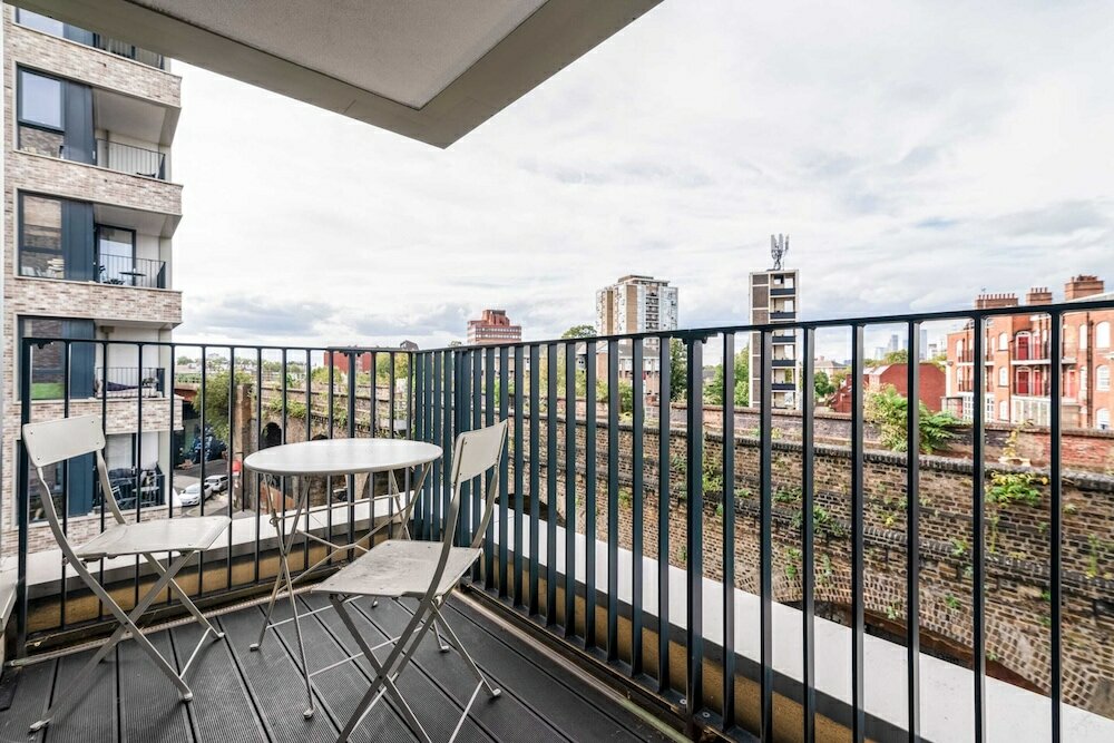 Фото Modern Brixton Jewel Apartment