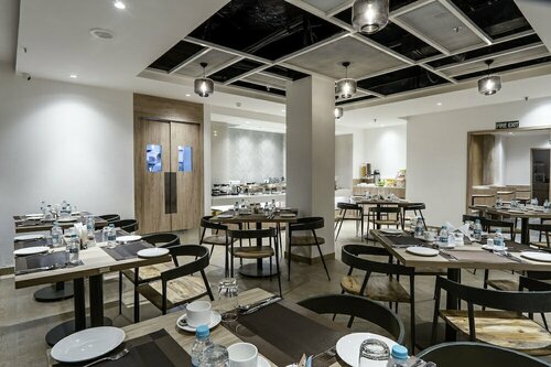 Гостиница Le Roi Express Paharganj в Дели