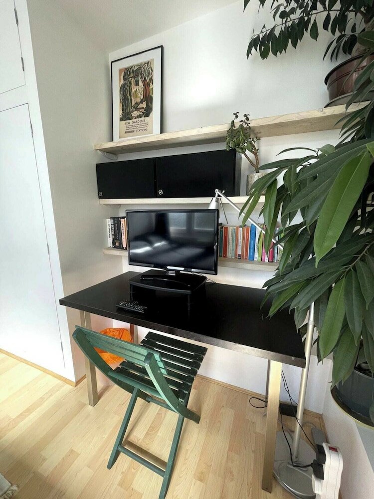 Фото Cosy & Radiant 2bd Flat - Walworth!