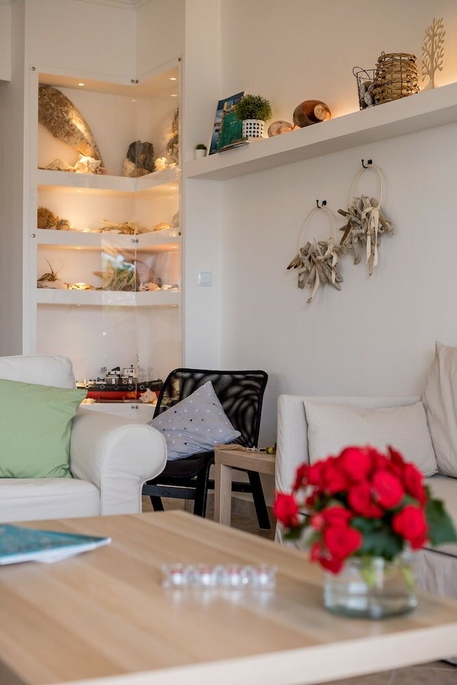 Фото Oikia Eleanthi - Beachfront Garden Home