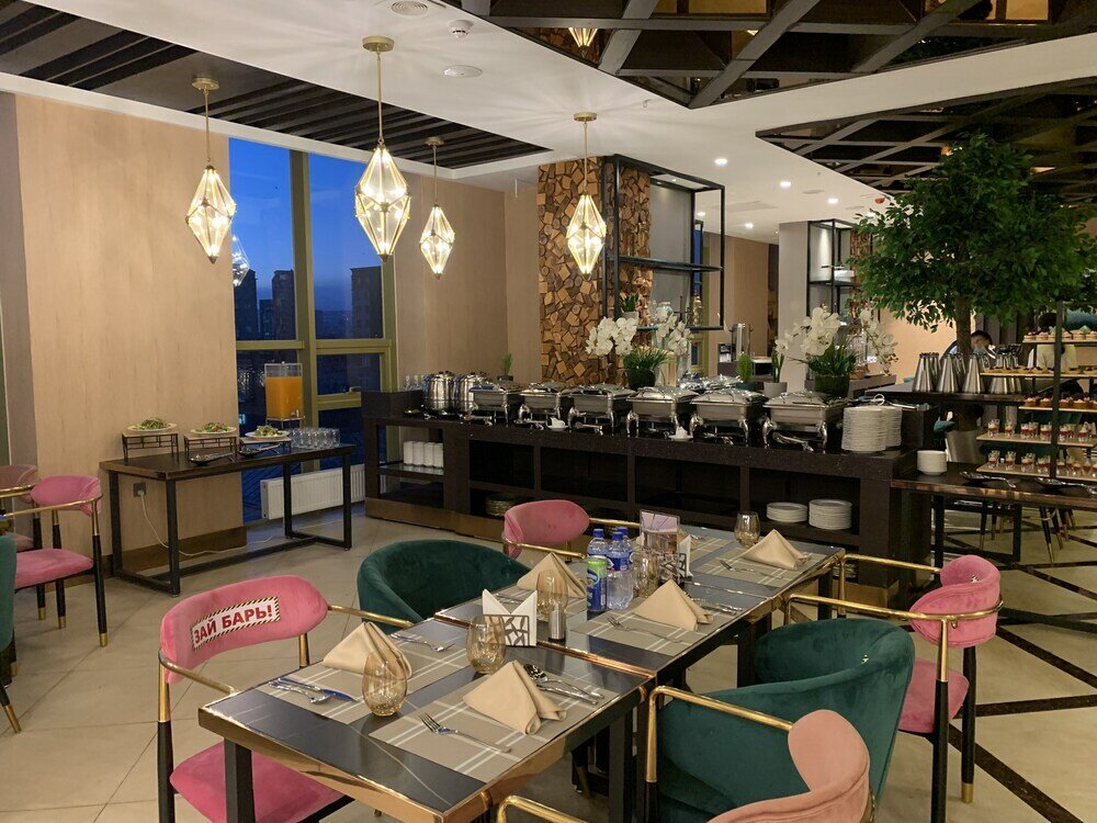 Фото Millennium Plaza Hotel