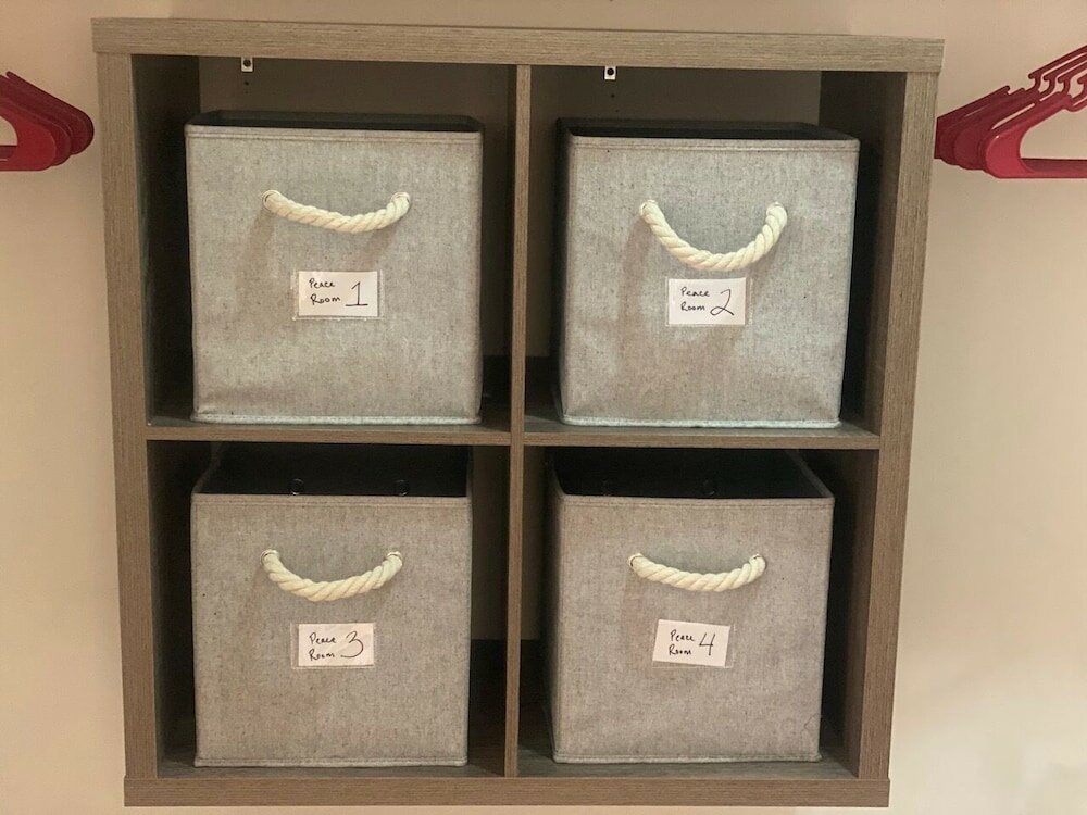 Фото Whole Family - Barrette - back - Hostel