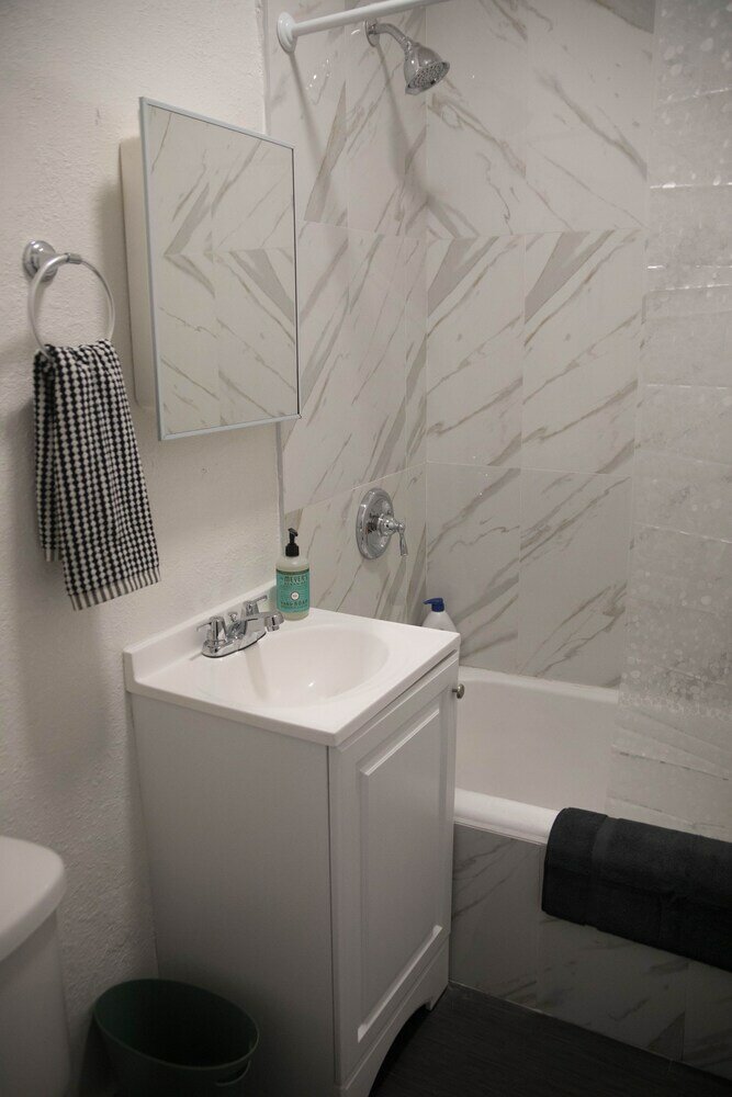 Фото Charming Studio in Beverly Boulevard! Sleeps 2!