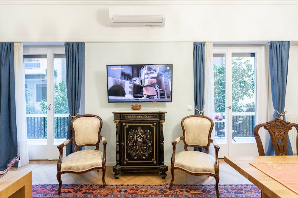 Фото A short walk to Syntagma and Plaka