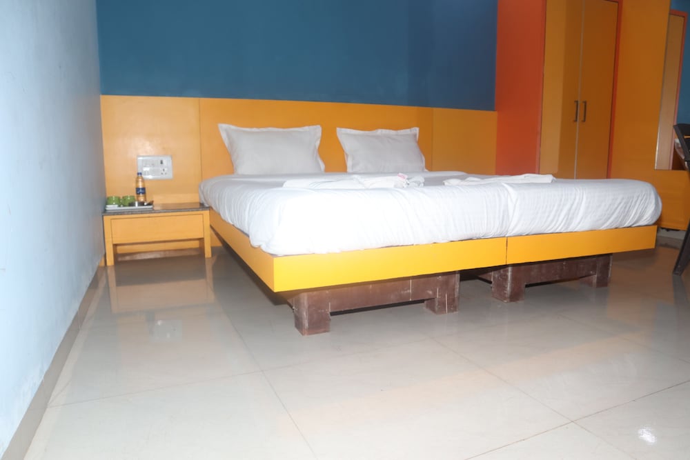 Фото IROOMZ Hotel Shree Krishna Palace