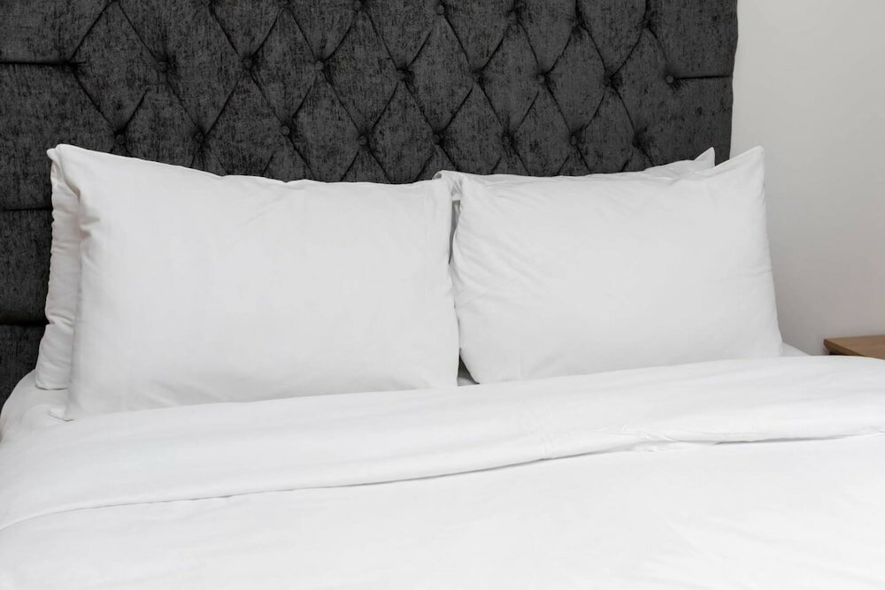 Фото Contemporary 2 Bedroom Apartment on Columbia Road