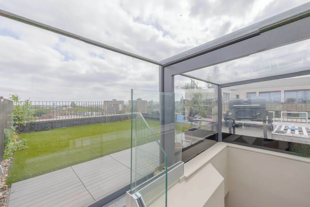 Фото Chic 2bd Flat With Roof Terrace - Kilburn