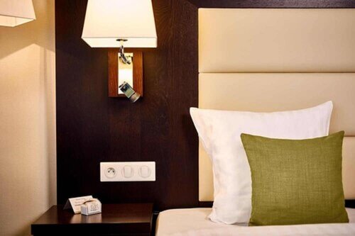 Гостиница Van Der Valk Hotel Charleroi Airport в Шарлеруа