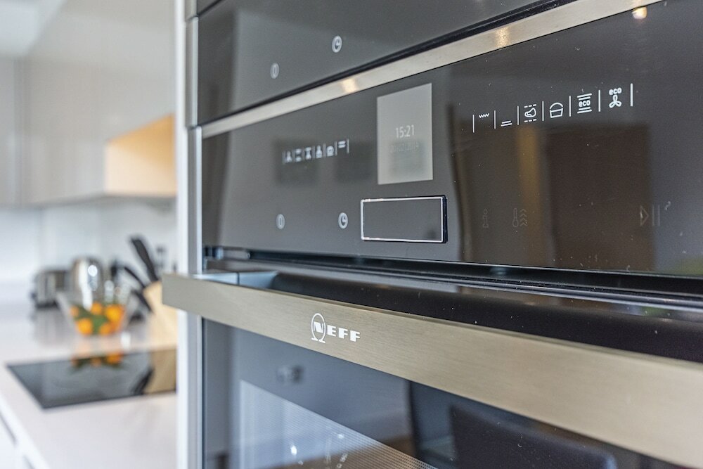 Фото Stunning Brand New Westminster Apartment