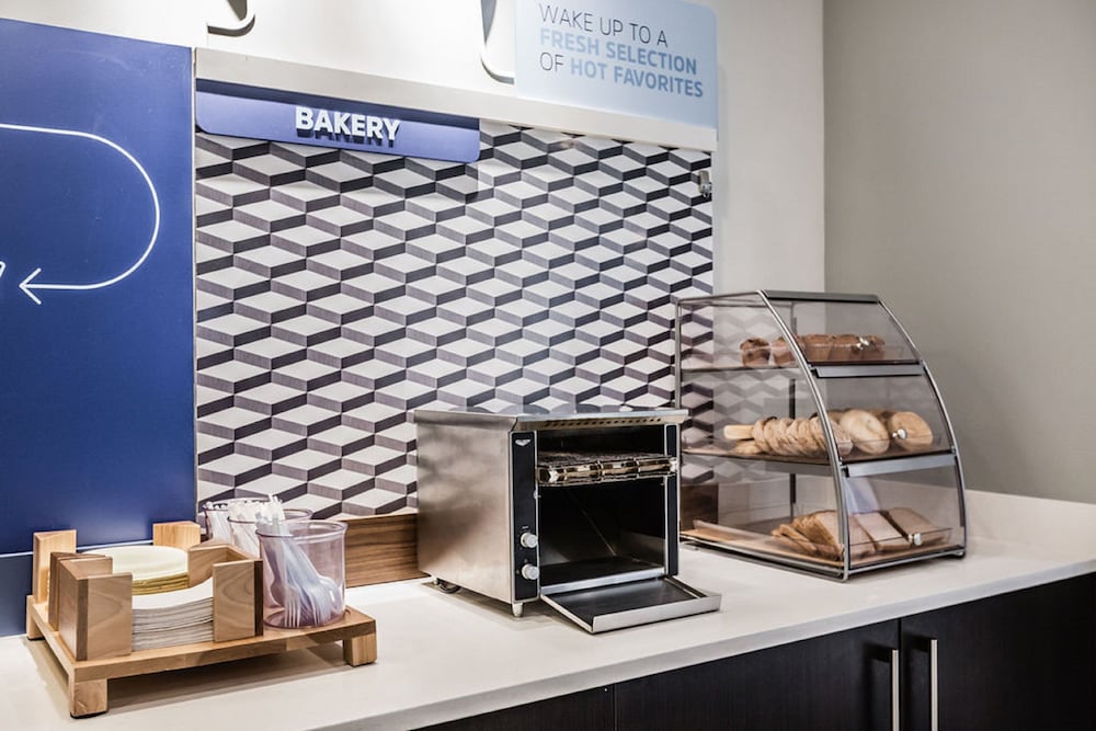 Фото Holiday Inn Express & Suites Edmonton N - St. Albert, an Ihg Hotel