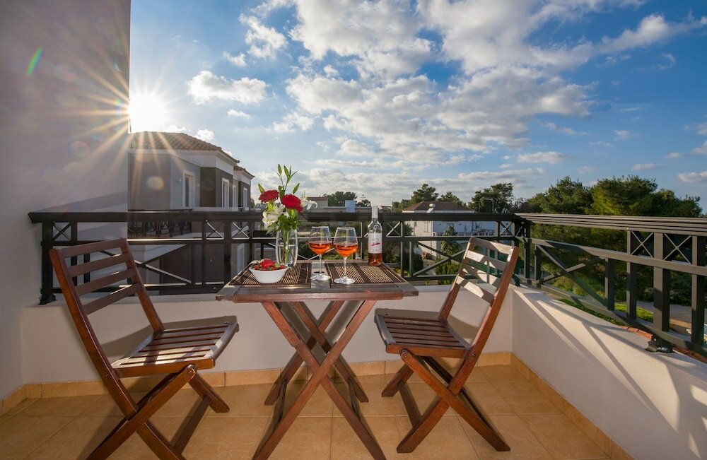 Фото Artdeco Luxury Suites