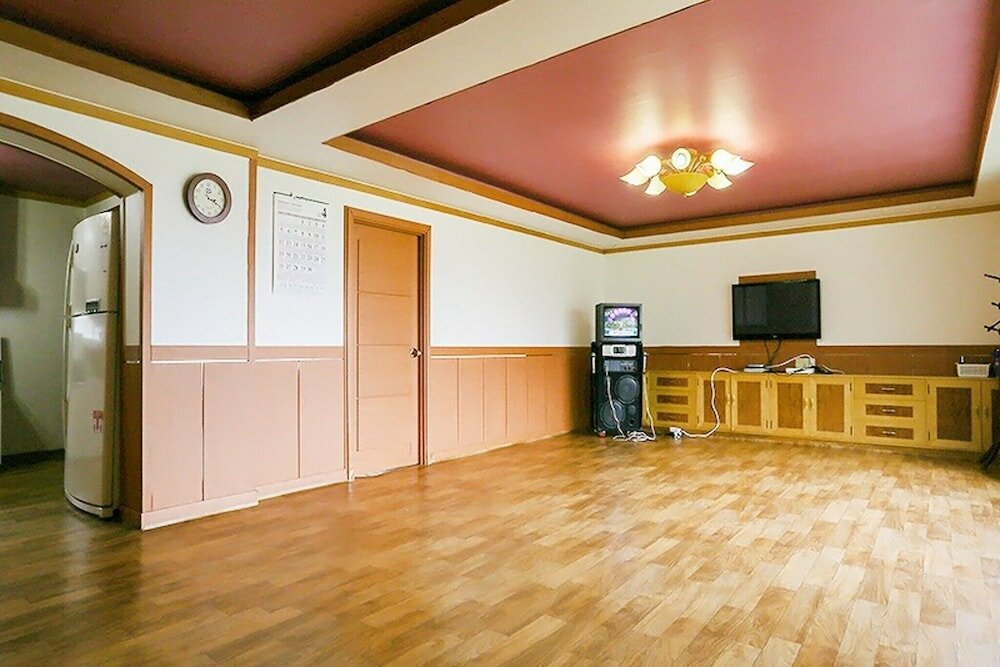 Фото Yeoju Dugyeonsae Meomunjari Pension