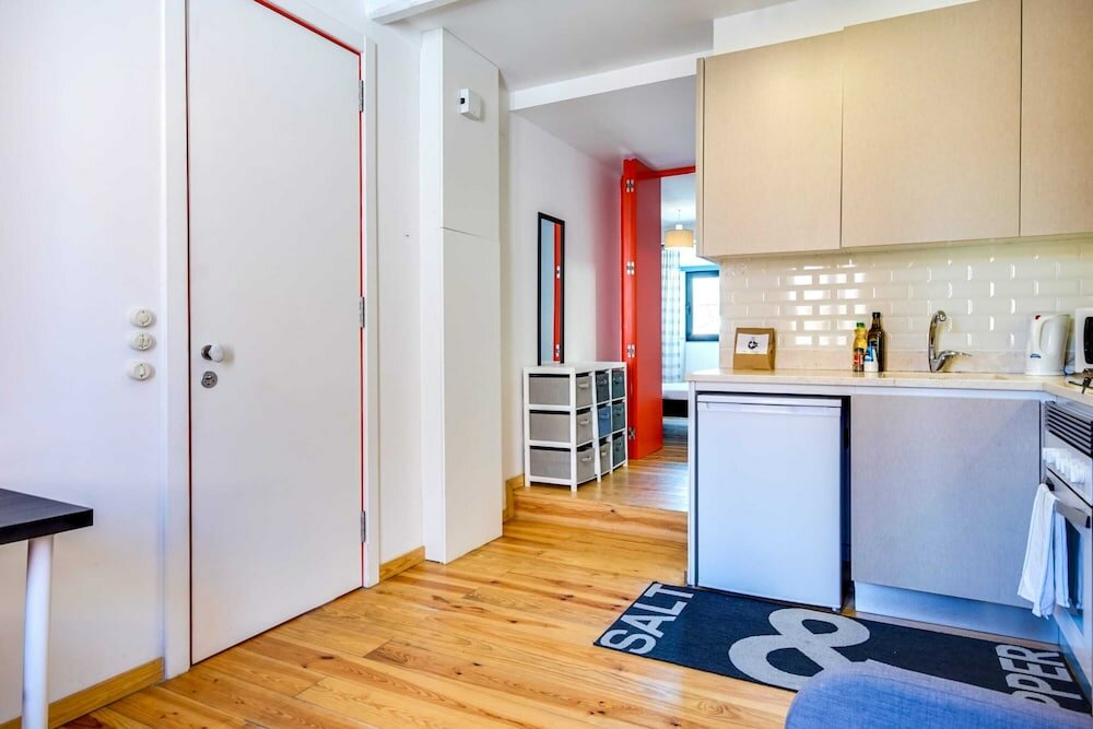 Фото Bright Maida Vale Apartment