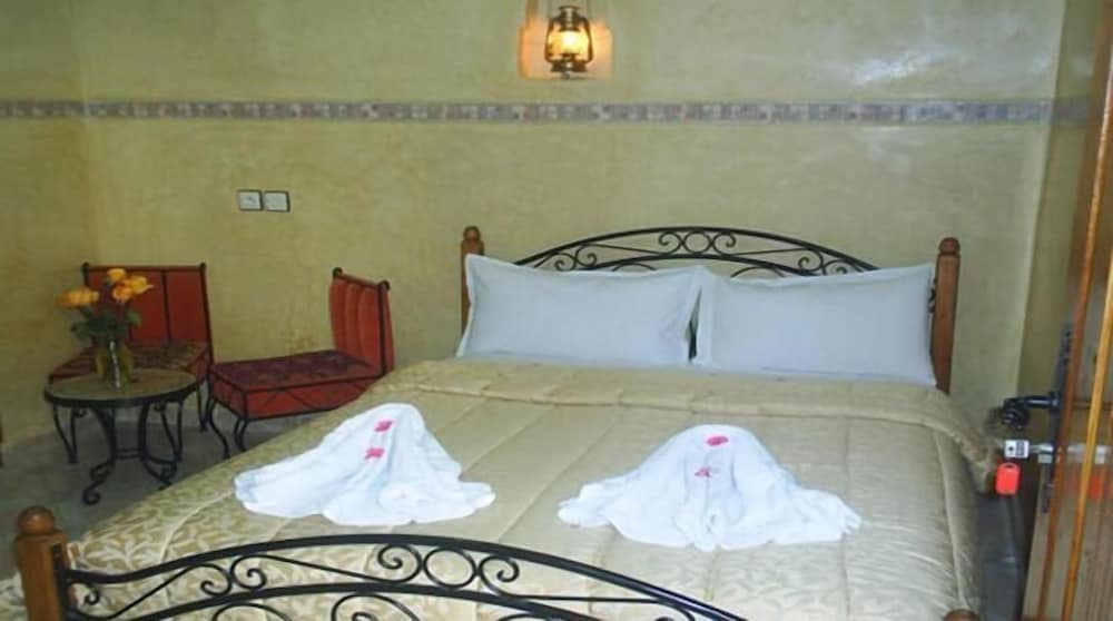 Фото Faouzi Hôtel