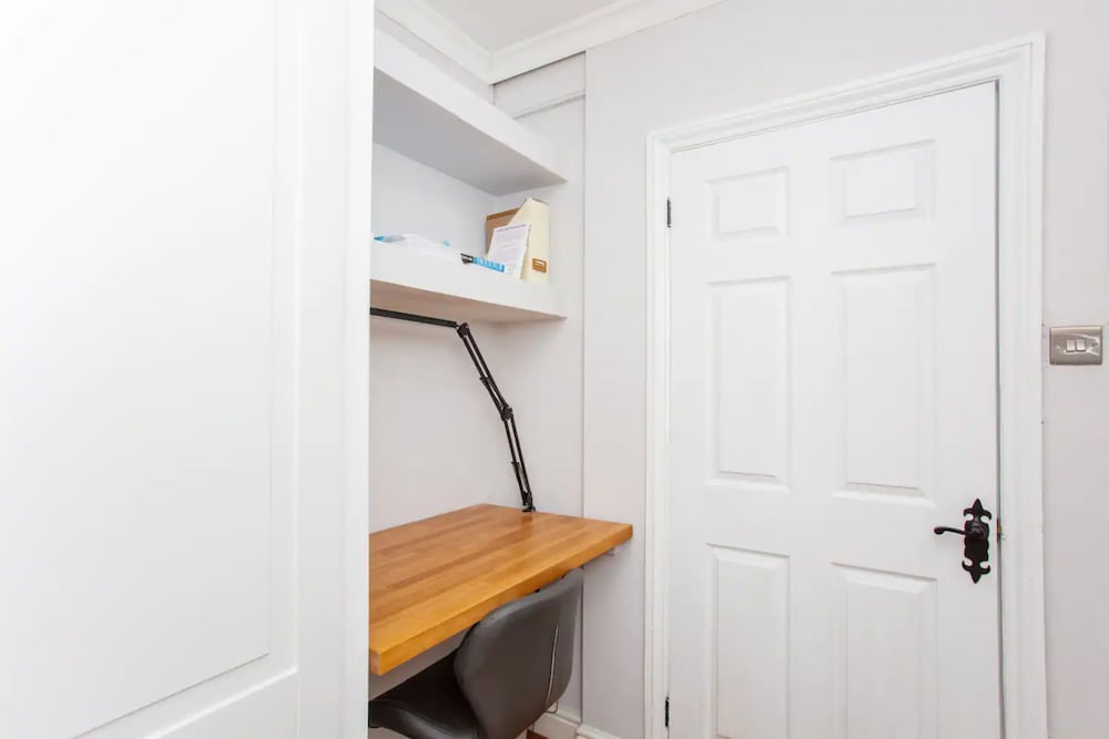 Фото Stylish 2 Bedroom Apartment Near Regents Park