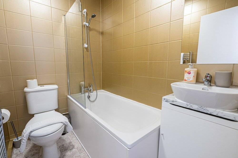 Фото Lovely Apartments in Landward Court