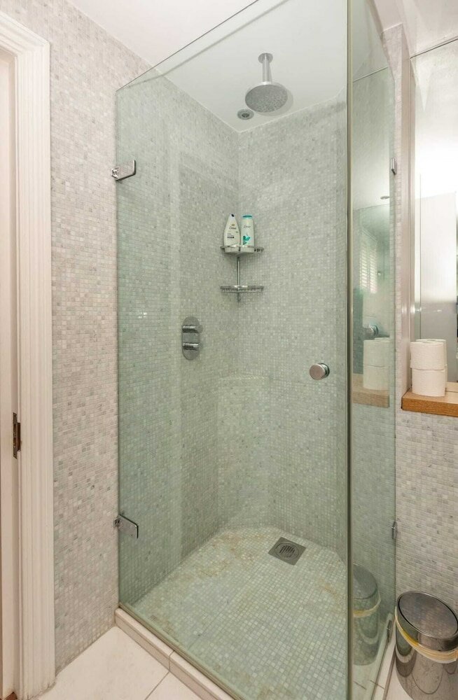 Фото Incredible 5 Bedroom House W/private Garden -wandsworth!