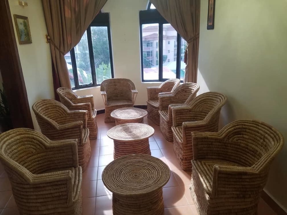 Фото Kingsmen Suites