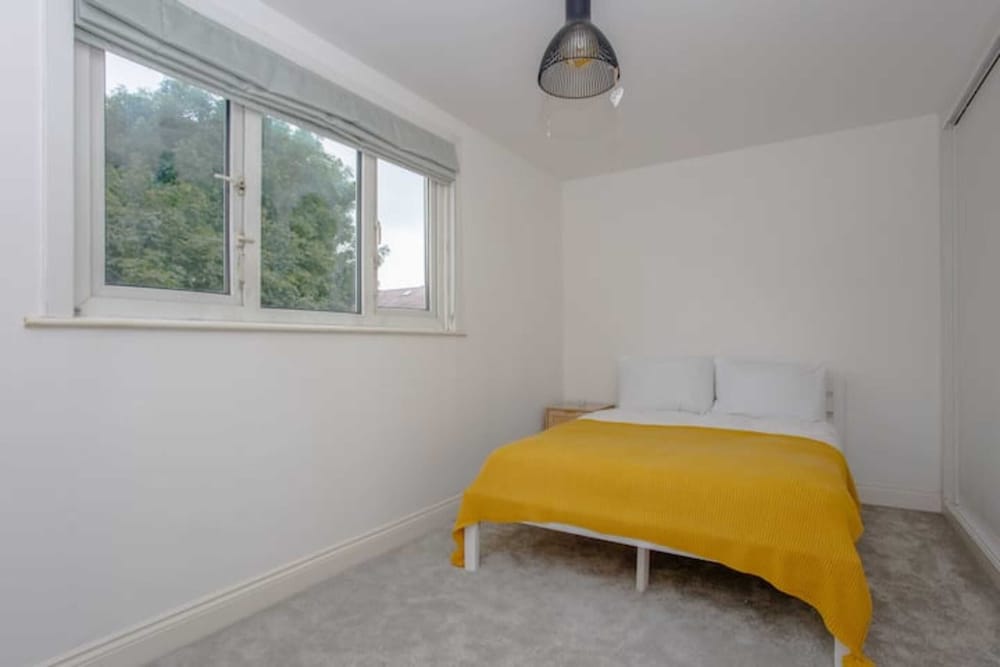 Фото Spacious 3 Bedroom Apartment With Large Balcony