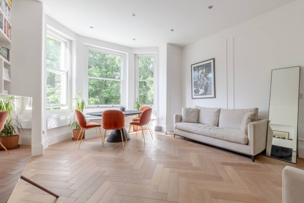 Фото Spacious 1 Bedroom Apartment Near Primrose Hill
