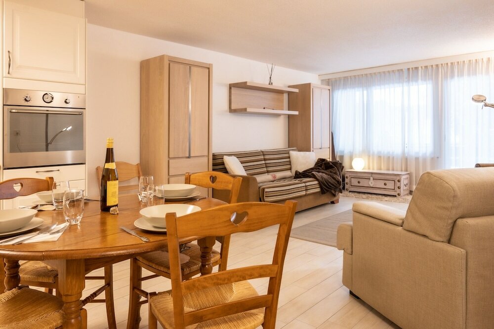 Фото Snowflake family apart. Ski in& out