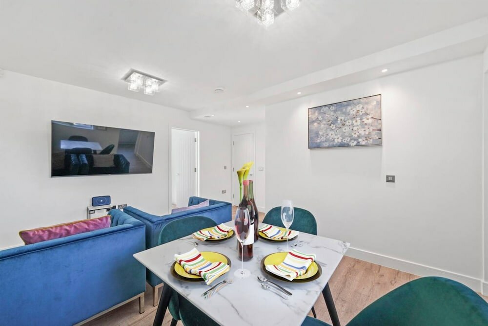 Фото Gorgeous 3 Bedroom Duplex Apartment in West London