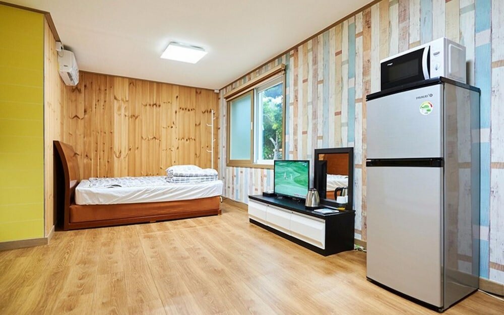 Фото Yeosu Dolsan Healing Pension