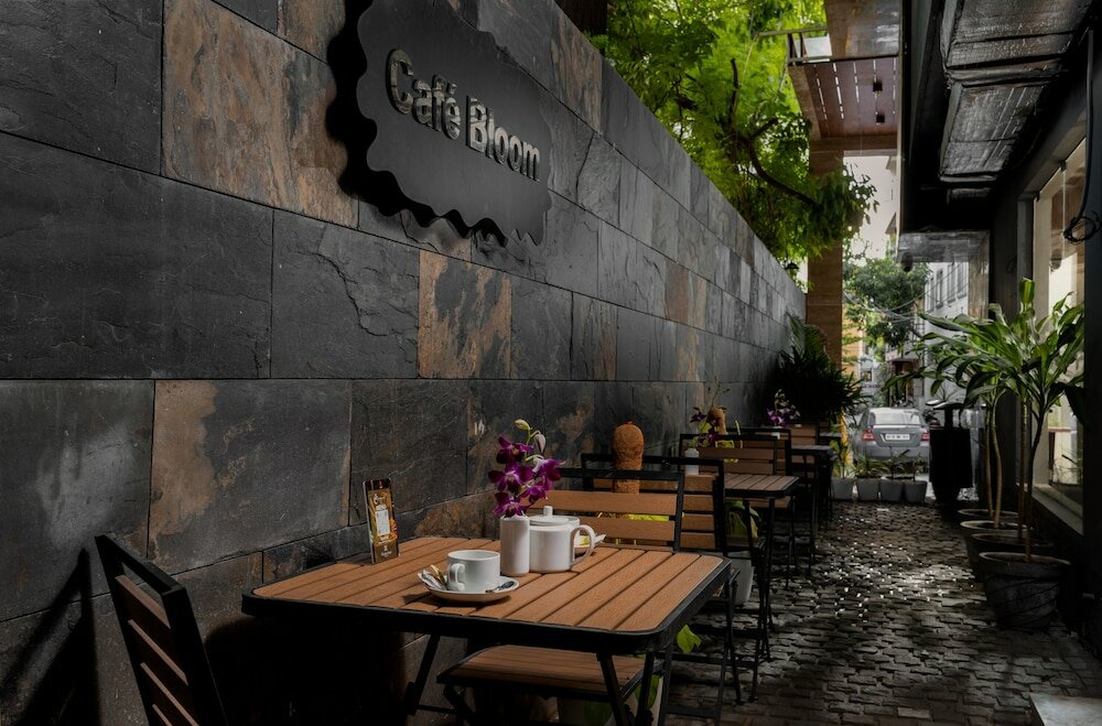 Фото Lazdana Hotel Bangalore