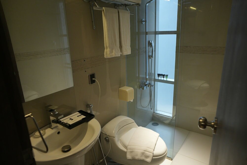 Фото Отель Lakeshore Heights