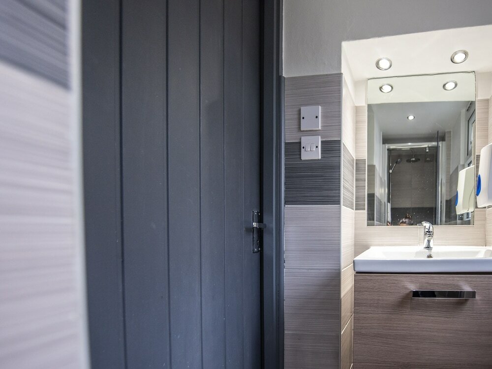 Фото Camden BnB Hotel