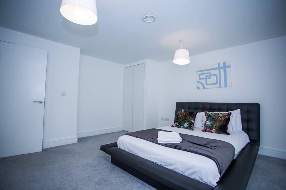 Фото Stunning 2 Bed Apartment With Parking