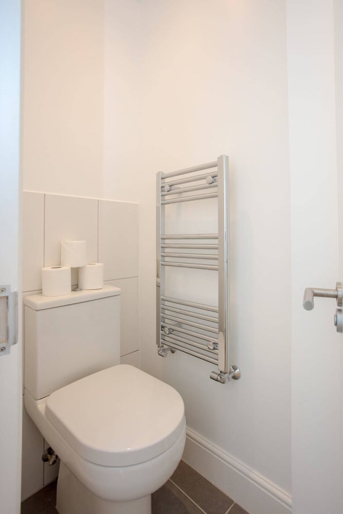 Фото Newly Refurbished Modern 3 Bedroom Apartment in Affluent Fulham