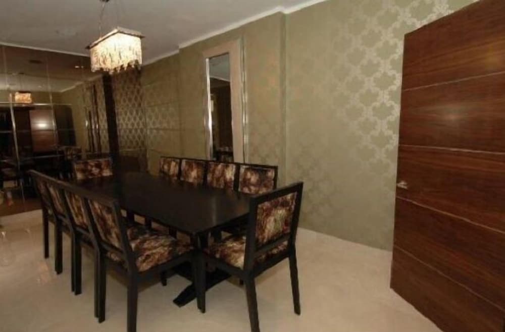 Фото Апартаменты 22 Queensberry Place