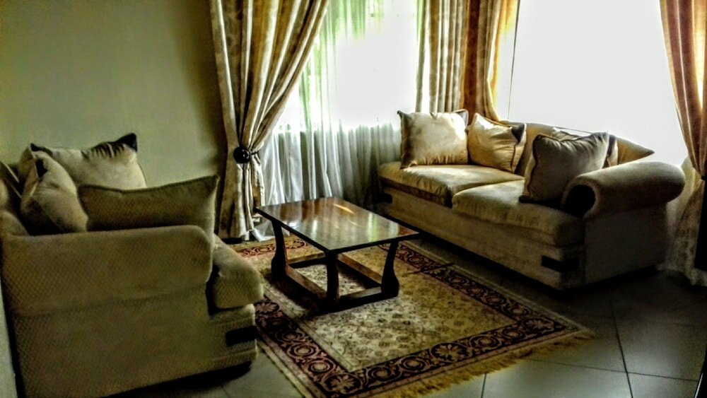 Фото Dwaleni Farm Lodge