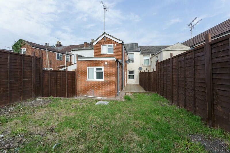 Гостиница Blackberry - Stylish Self-contained Flats in Soton City Centre в Саутгемптоне