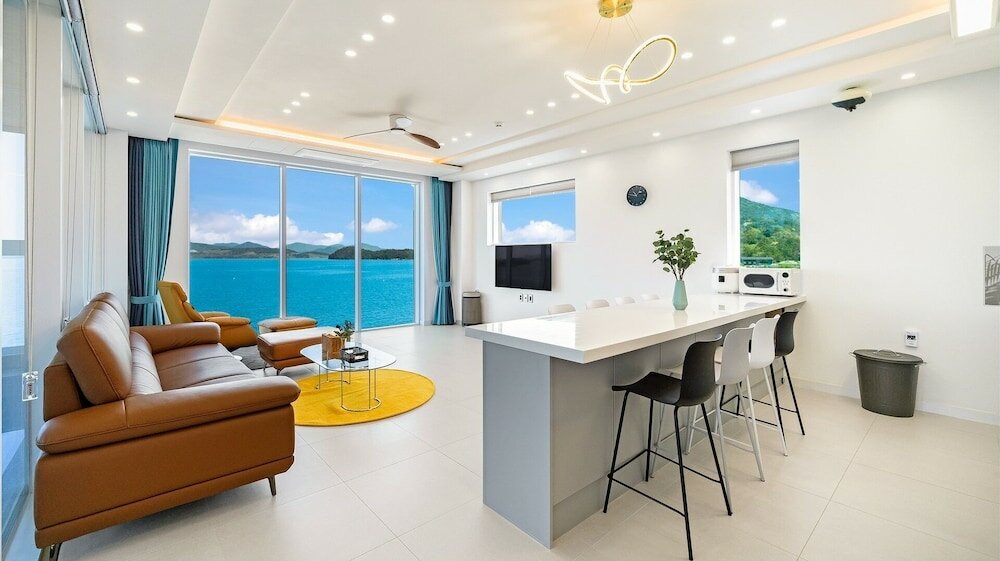 Фото Yeosu Riaeddo Poolvilla Pension