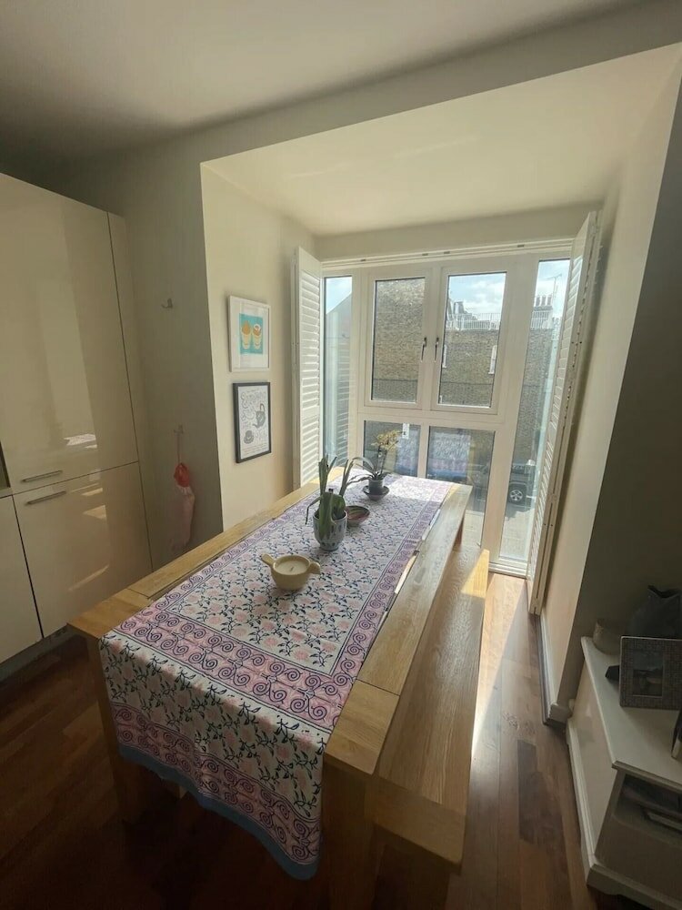 Фото Beautiful & Stylish 1bd Flat - Fulham