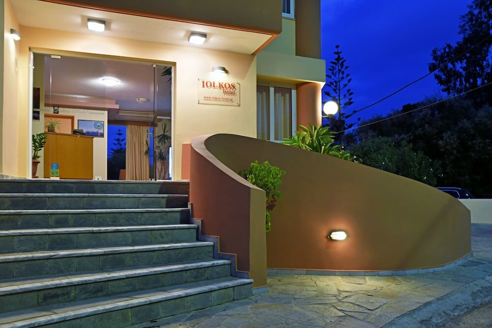 Фото Iolkos Hotel Apartments