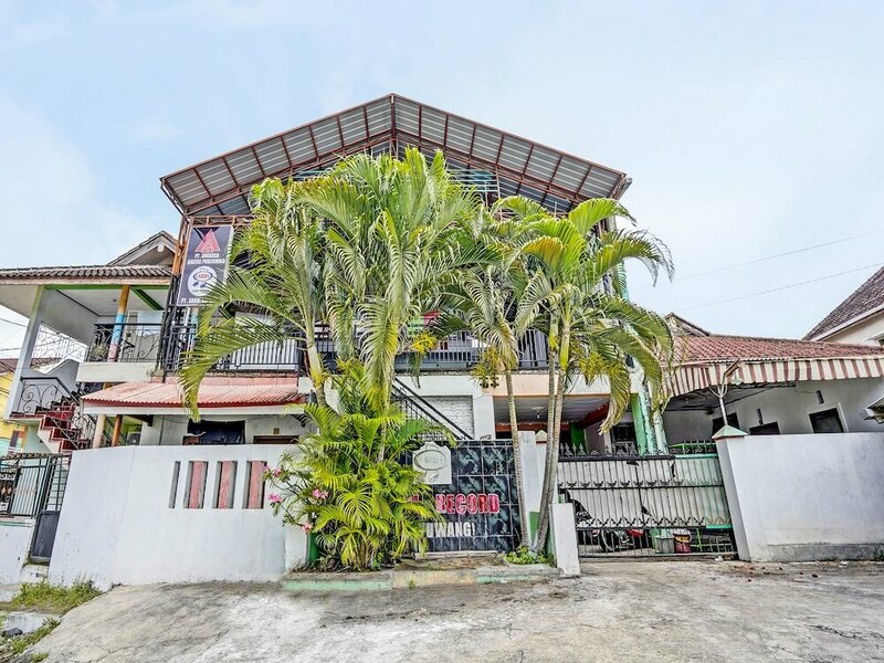 Гостиница Spot On 92452 Griya Sandi Homestay