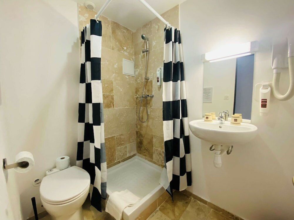 Фото Enzo Hotels Limoges Centre Jourdan by Kyriad Direct