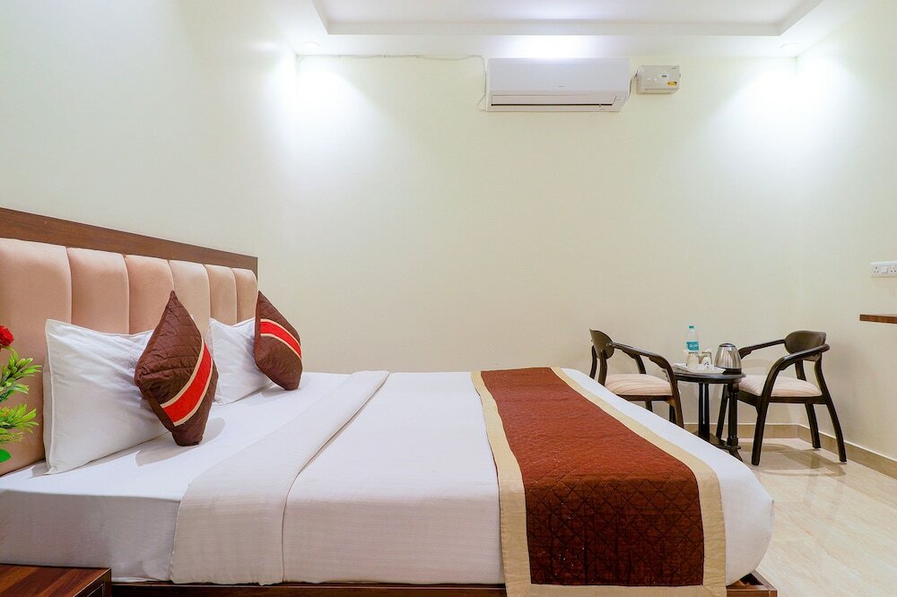 Фото Fabhotel The Premium Suits