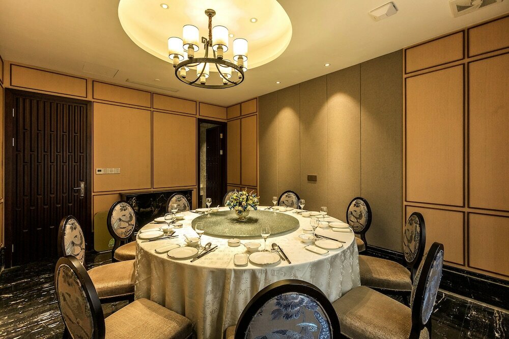 Фото Hejing Chengshang Generations Hotel