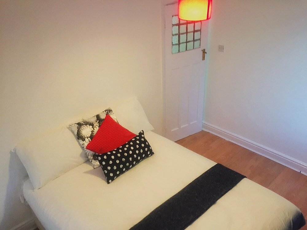 Фото North London Cottage